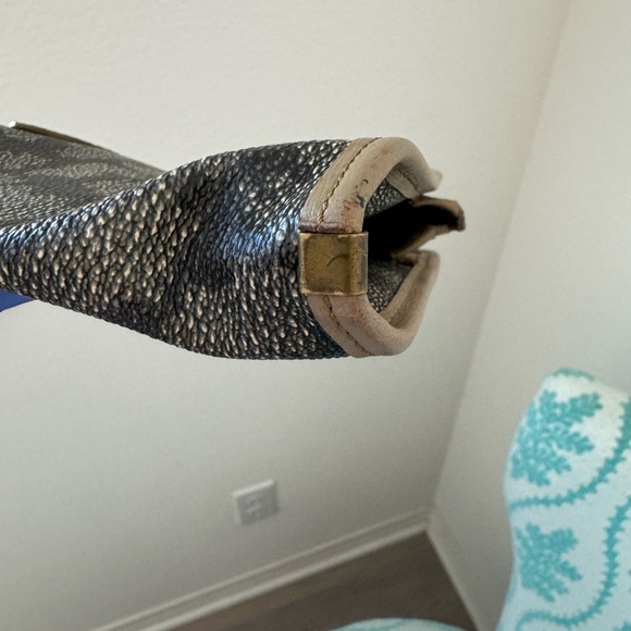 Yves Saint Laurent Clutch - Picture 14 of 15